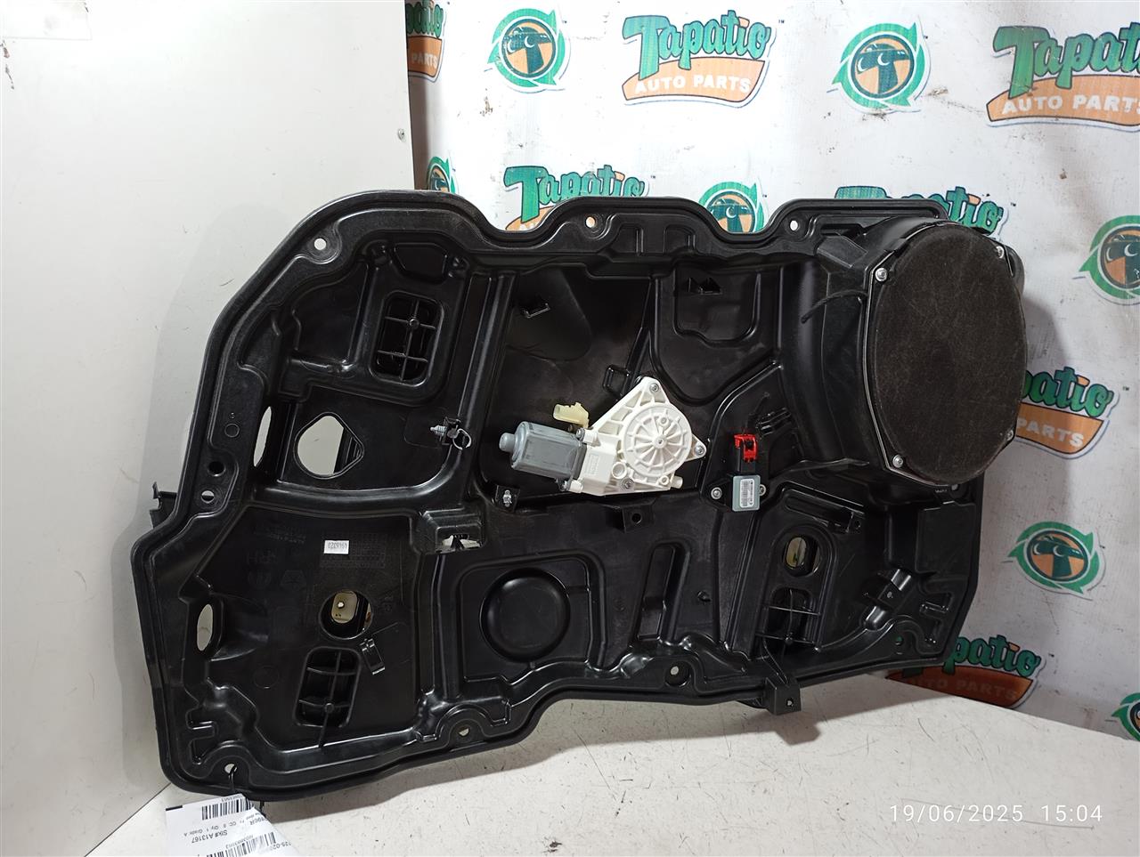 2016 DART Chrysler Door Window Reg, Fr