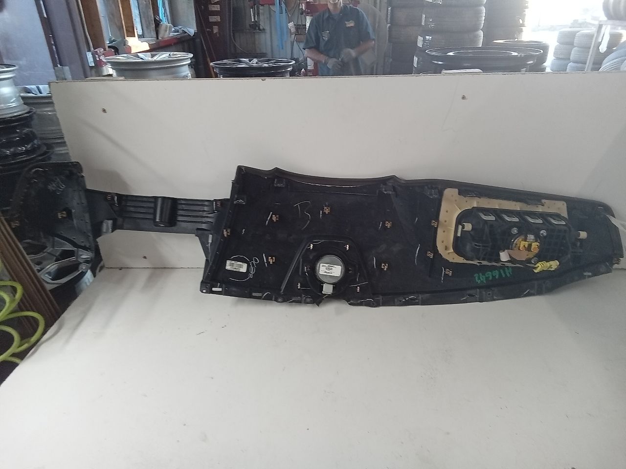 Part image 3