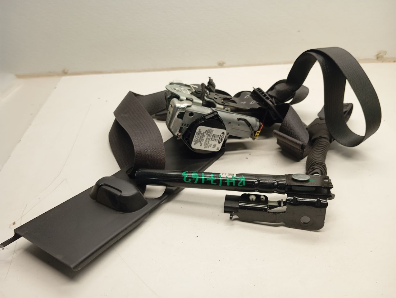 Used 2015 Ford EXPLORER retractor - Stock #H17163