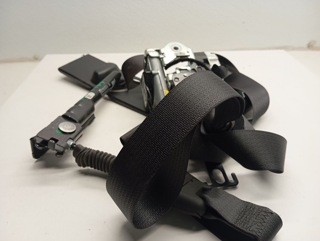 Used 2015 Ford EXPLORER retractor - Stock #H17163