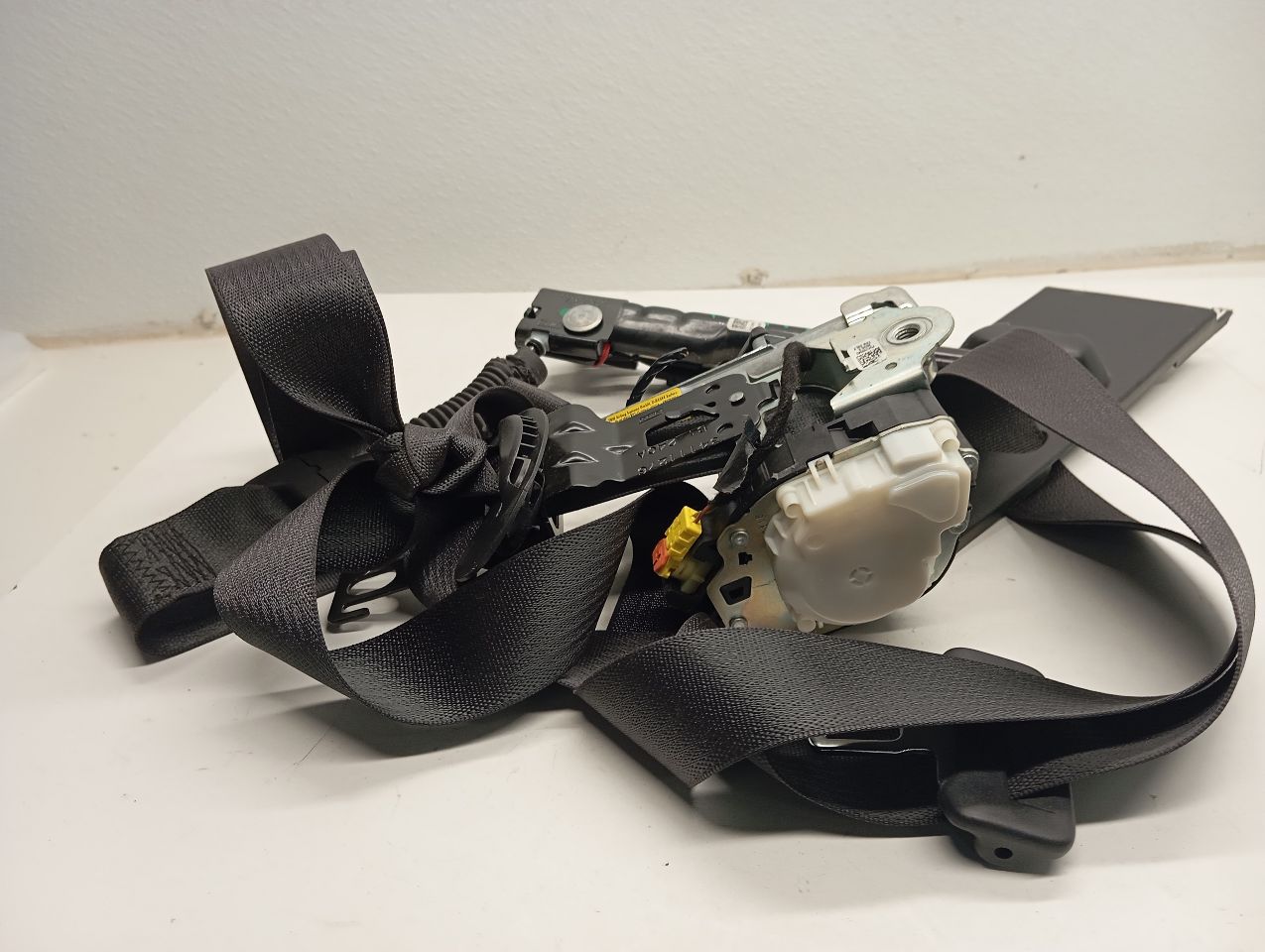 Used 2015 Ford EXPLORER retractor - Stock #H17163