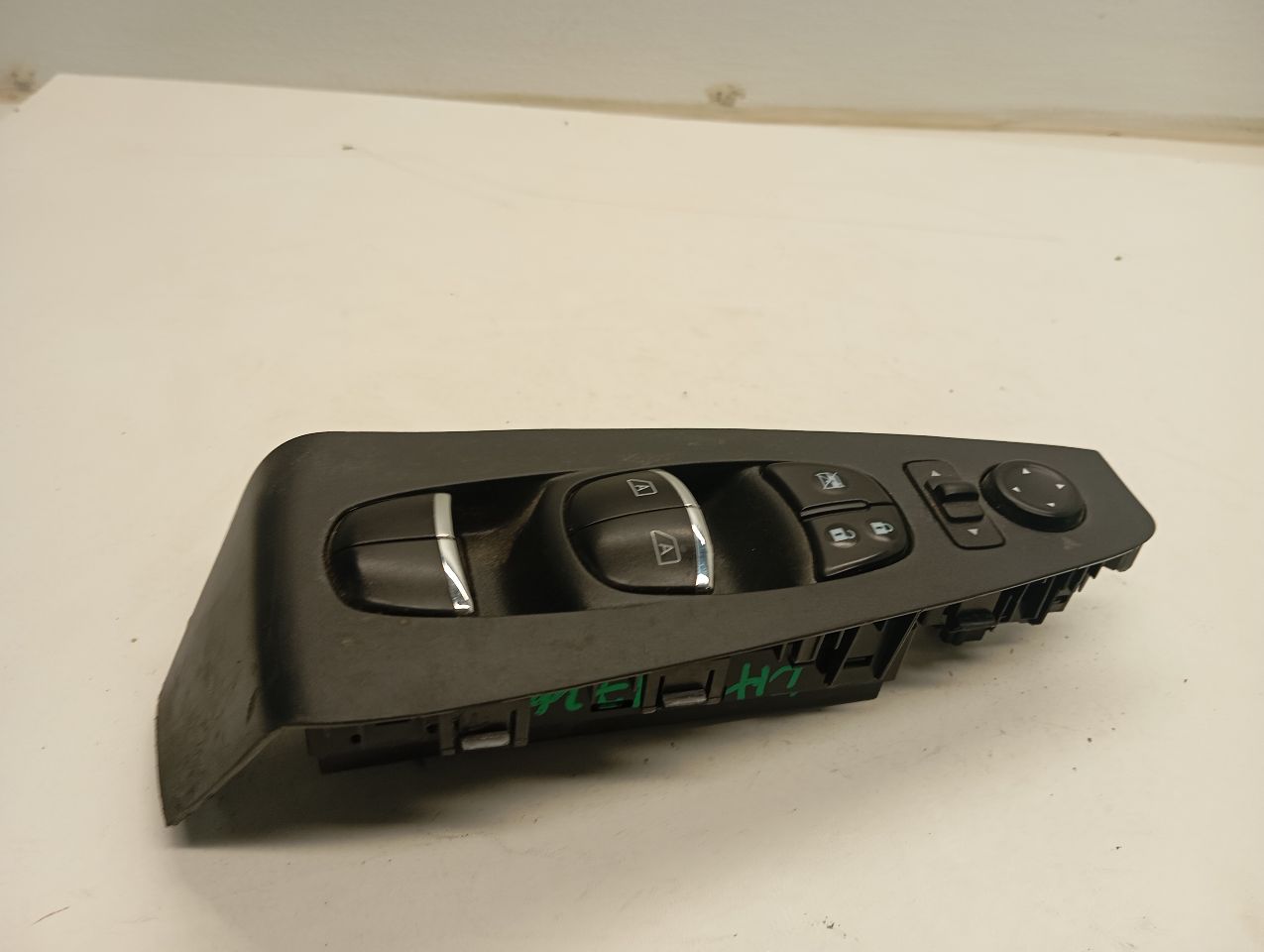 Part image 3