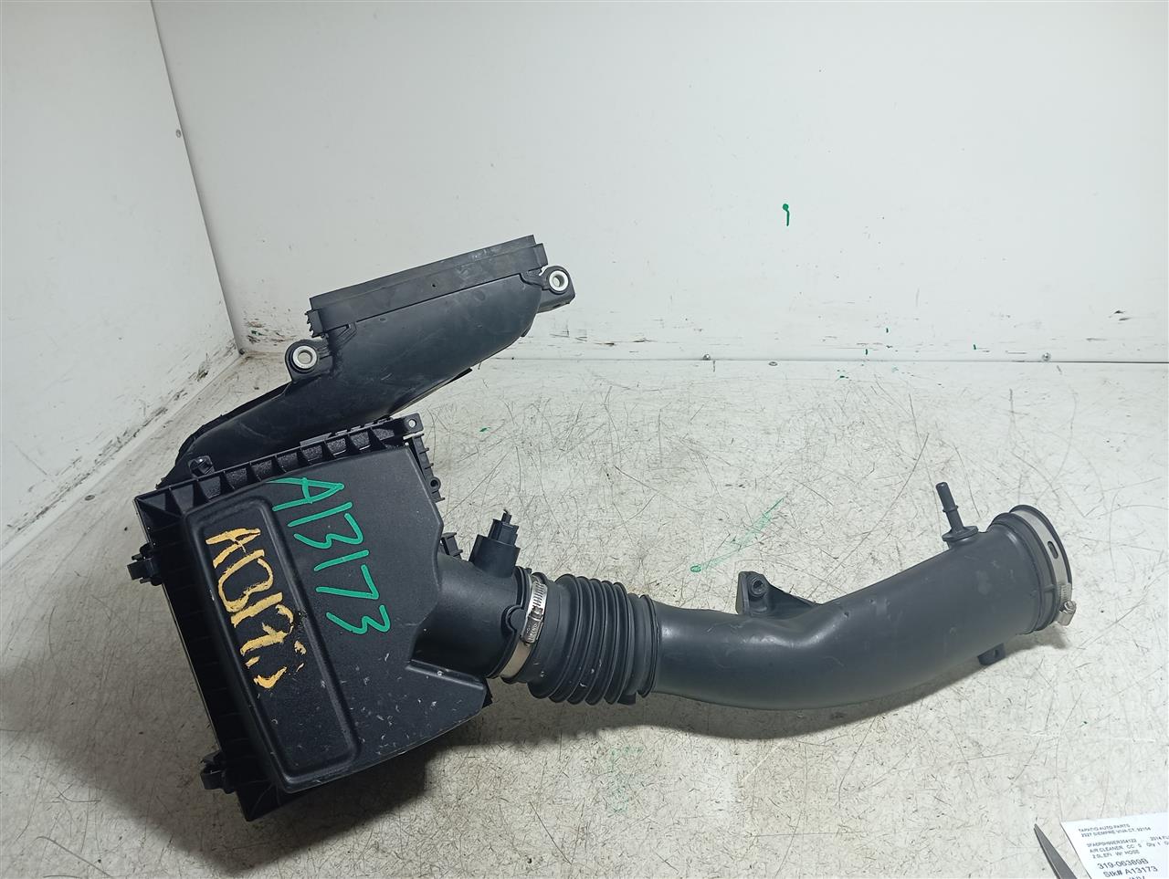 2014 Ford FUSION Air Cleaner