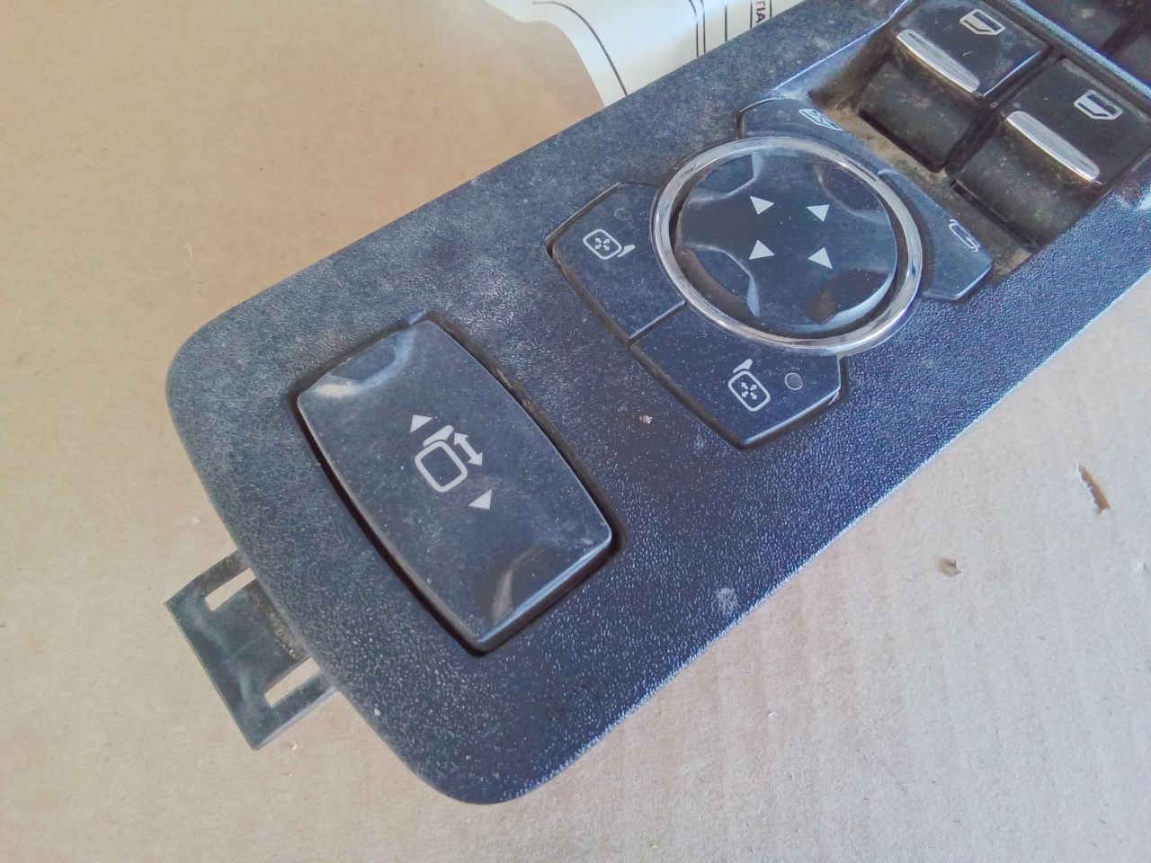 Part image 3