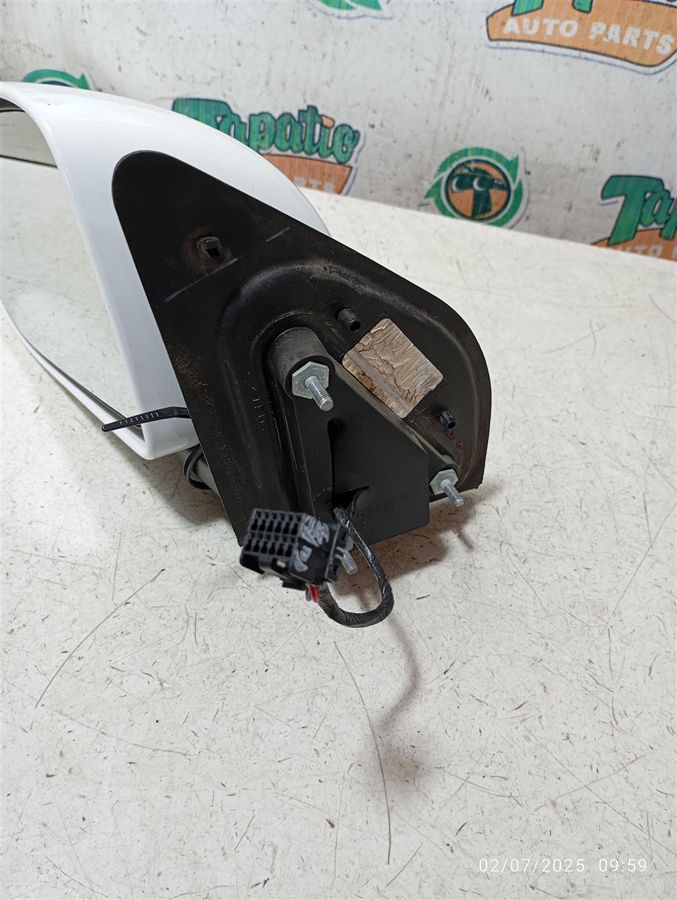 Part image 3