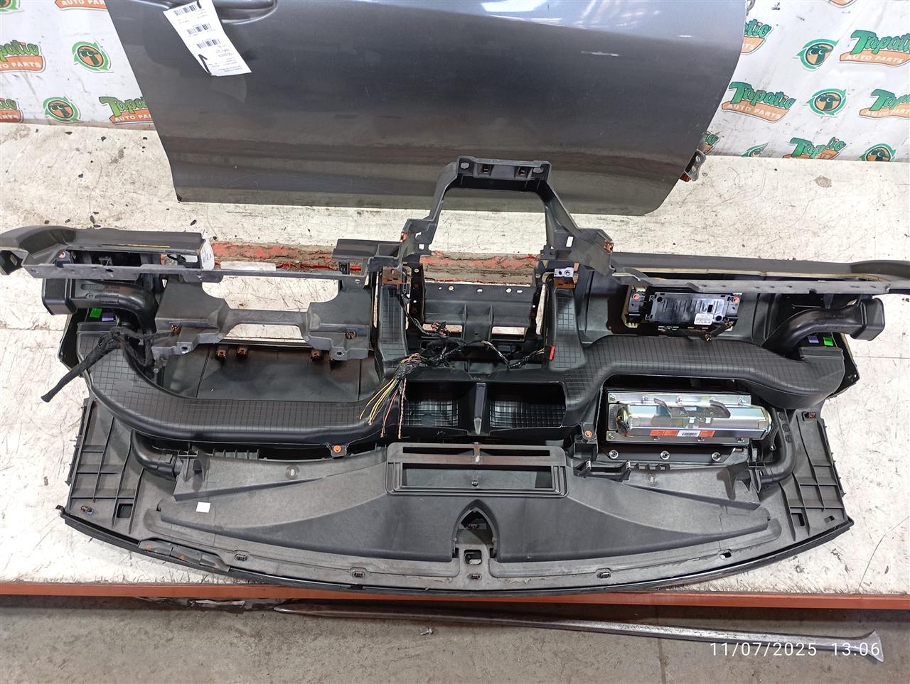 Part image 3