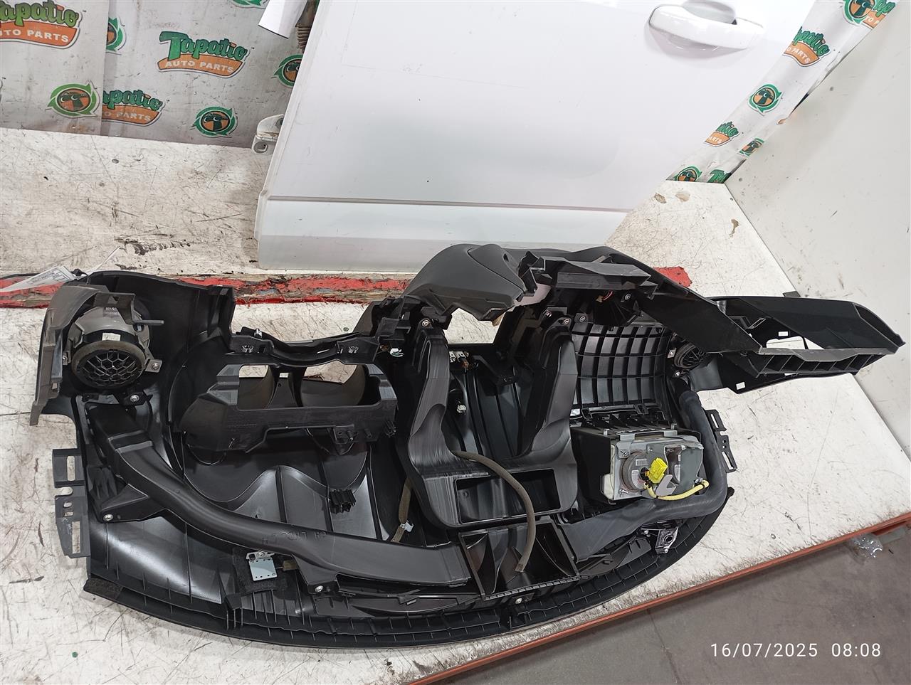 Part image 4