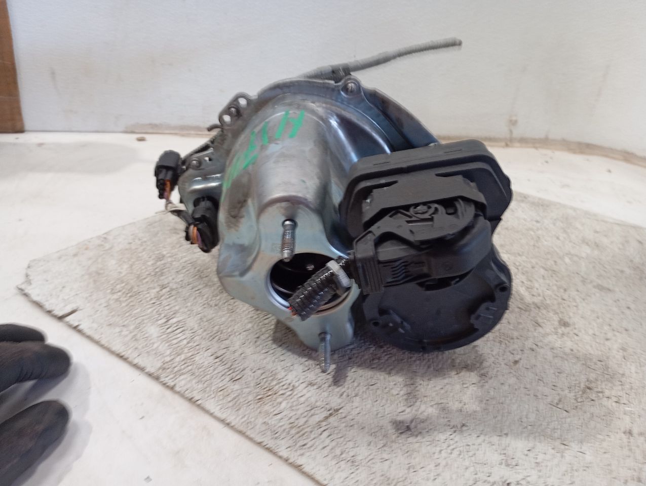 Part image 3