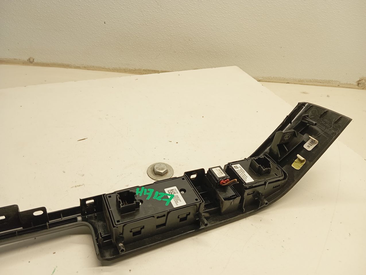 Part image 3