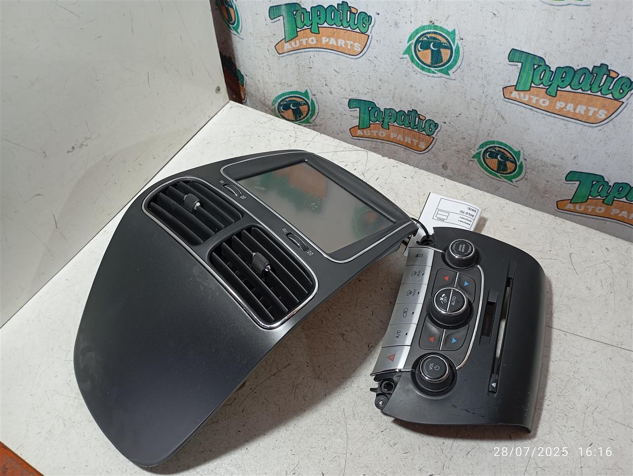 Used 2014 Chrysler JOURNEY (AM-FM-CD-DVD-MP3) - Stock #A13437