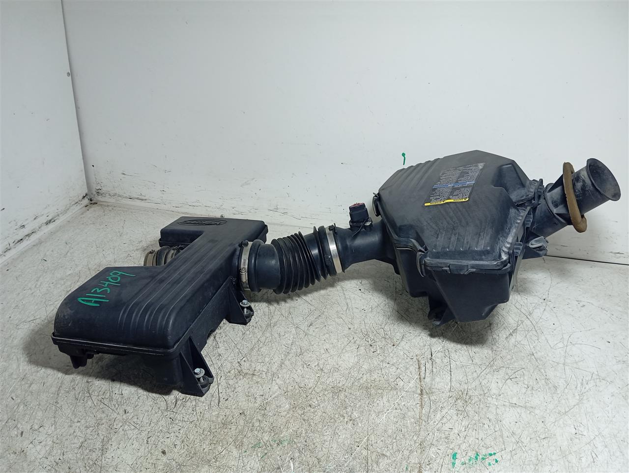 2007 General Motors COLORADO Air Cleaner