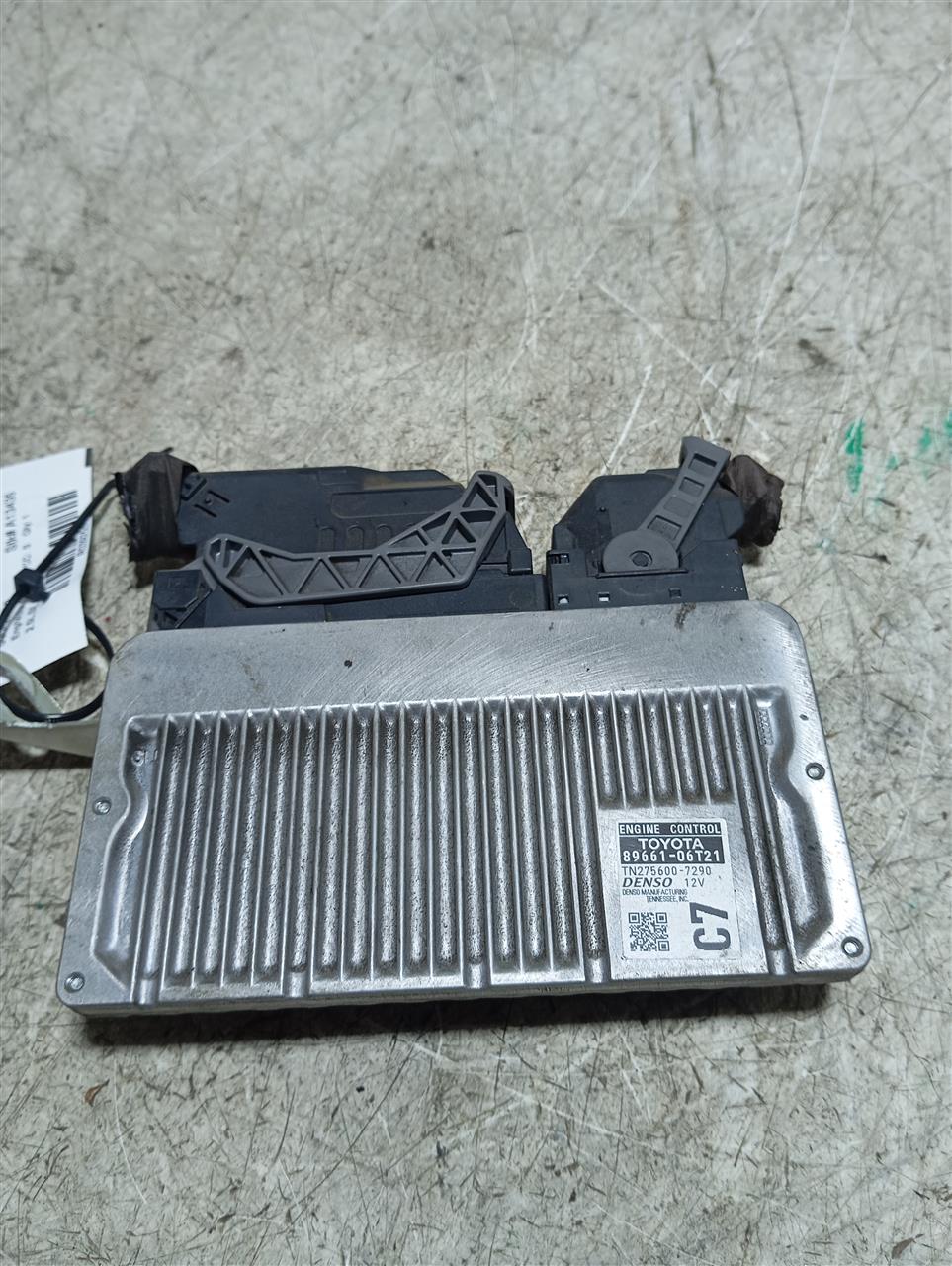 Part image 3