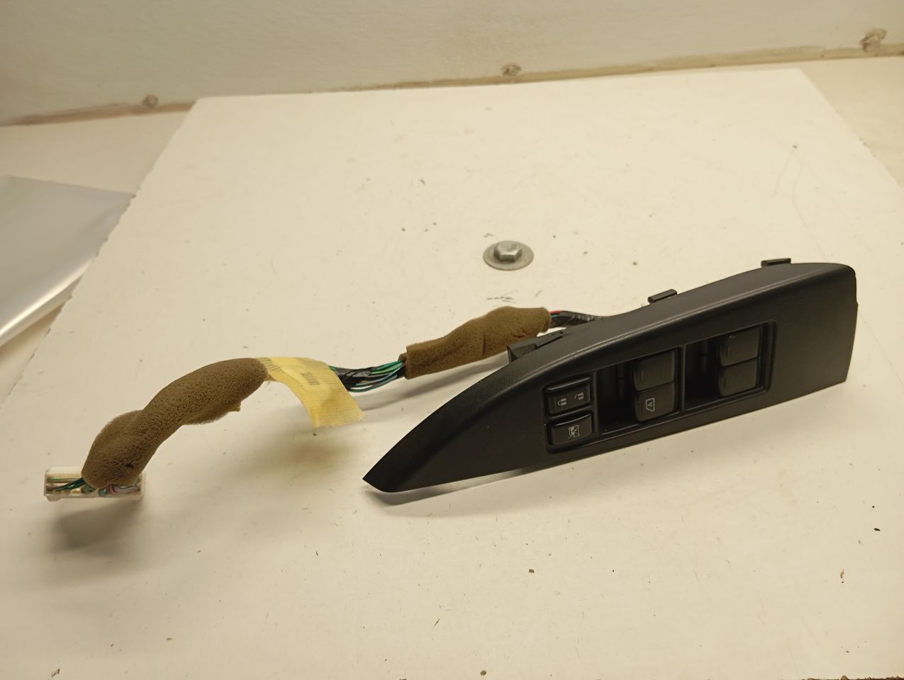 2011 Subaru LEGACY Front Door Switch