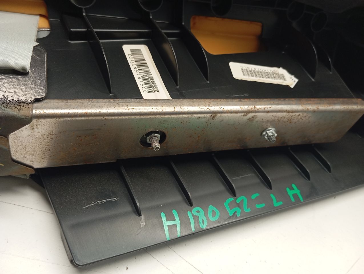 Part image 3