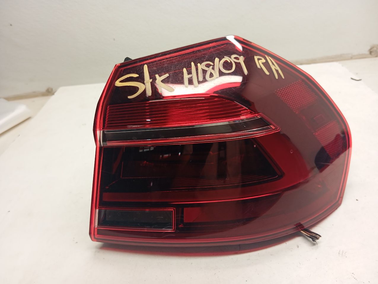 2018 Volkswagen PASSAT Tail Lamp