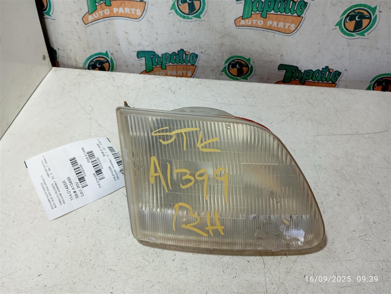 1999 Ford EXPEDITION Headlamp Assembly
