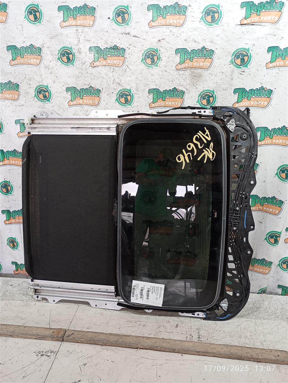 2015 Honda FIT Roof Glass