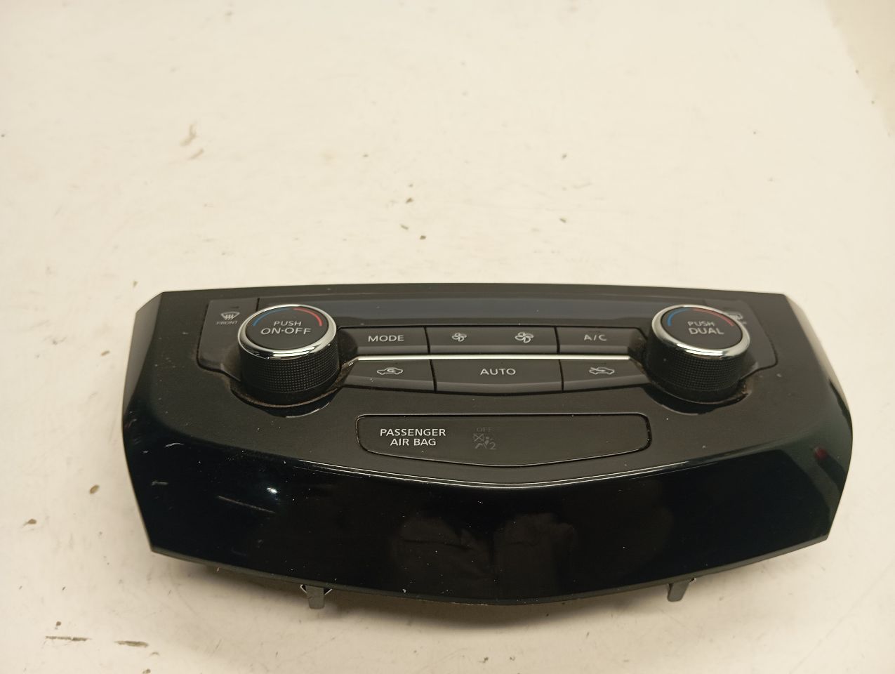 2019 Nissan ROGUE SPORT Temp Control