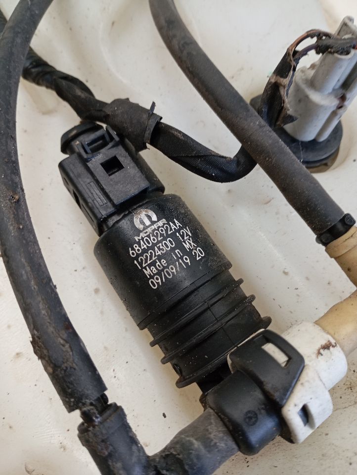 Wash Reservoir Assy for 2019-2023 Jeep Cherokee