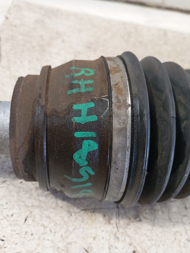 2007 General Motors YUKON Axle Shaft