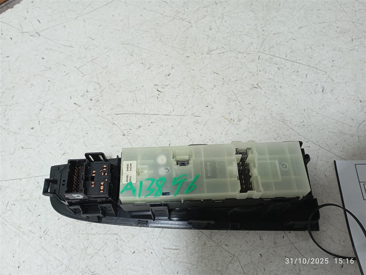 Used 2012 Nissan ALTIMA w/o passenger side automatic up and down window - Stock #A13896