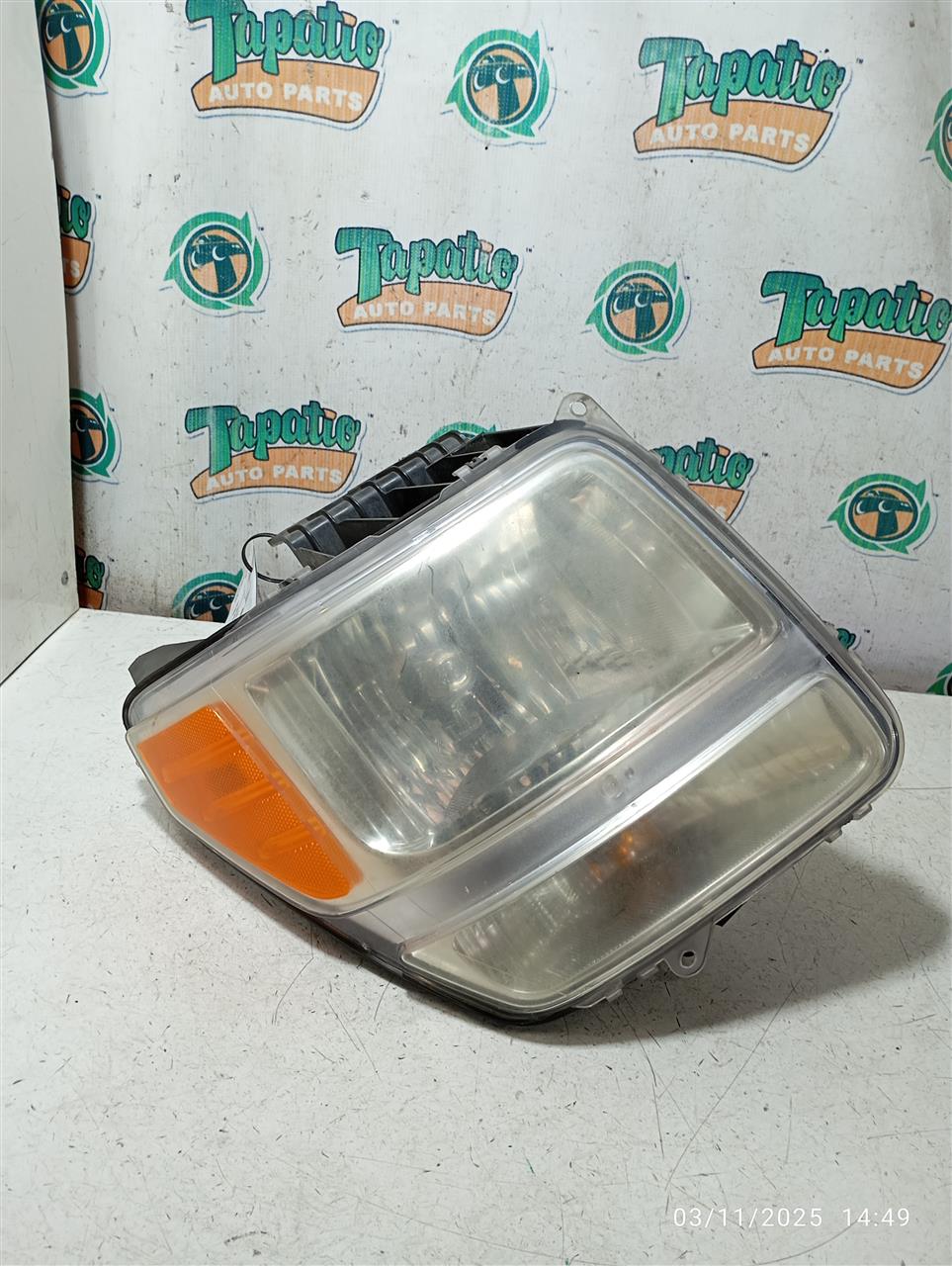2011 Chrysler NITRO Headlamp Assembly