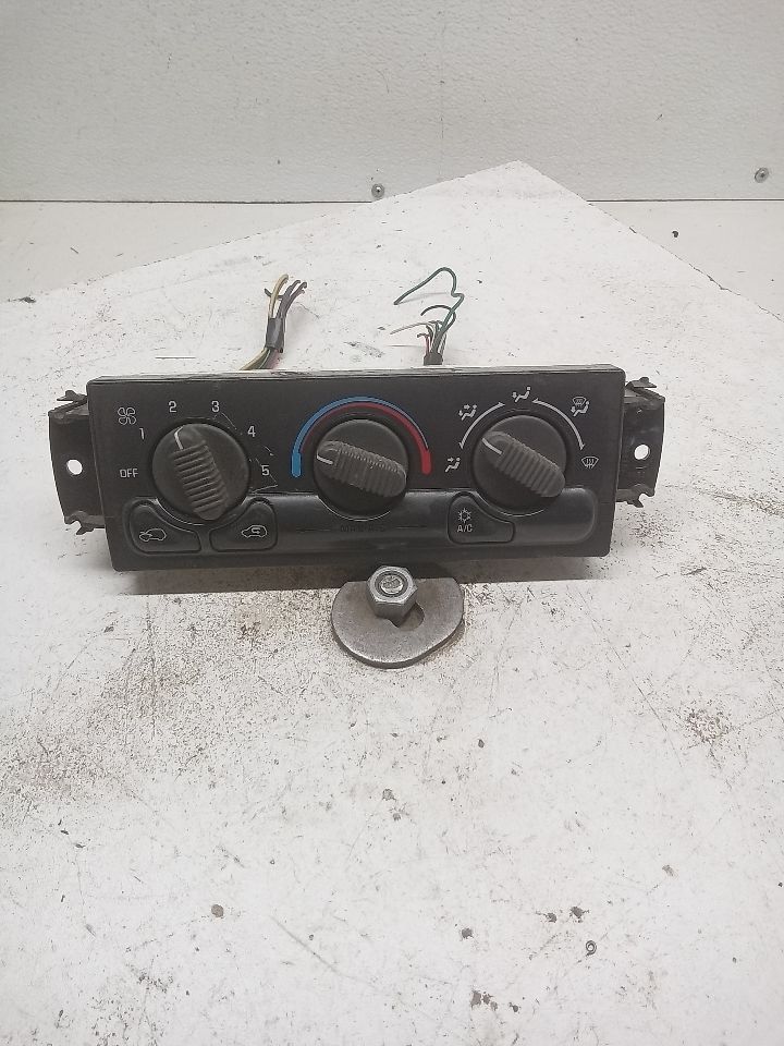 Used 2001 General Motors SILVERADO 1500 PICKUP Temp Control - Stock #H18744
