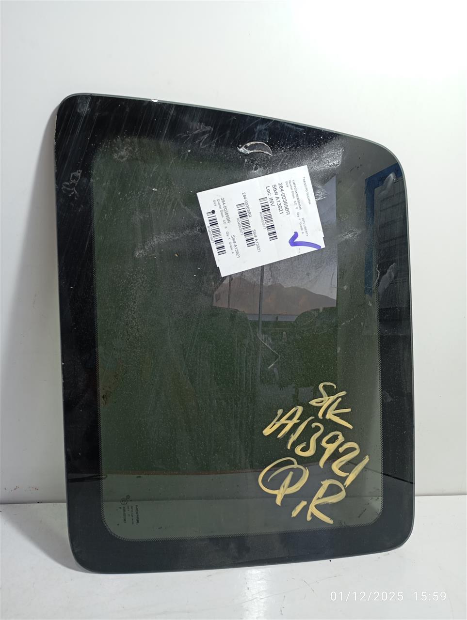 2011 Jeep LIBERTY Quarter Glass