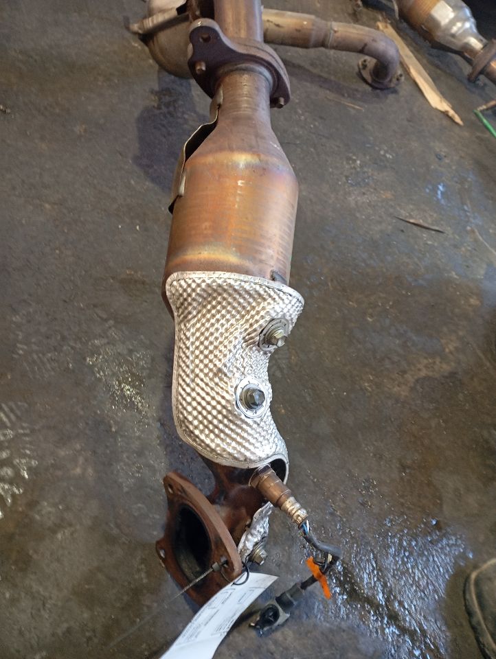 2016 Toyota TACOMA Exhaust Manifold