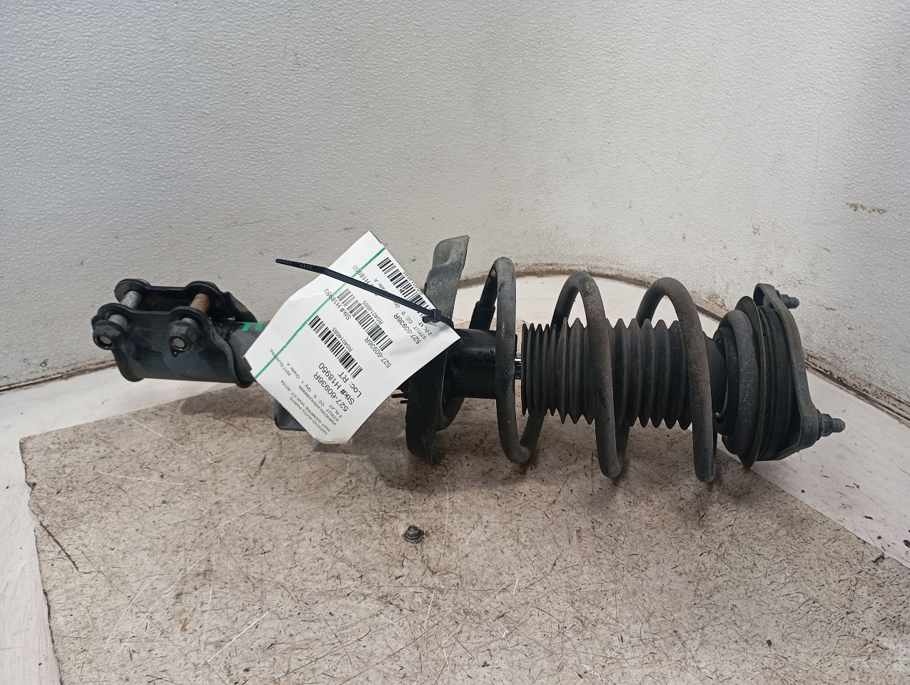 2017 Hyundai ELANTRA Strut