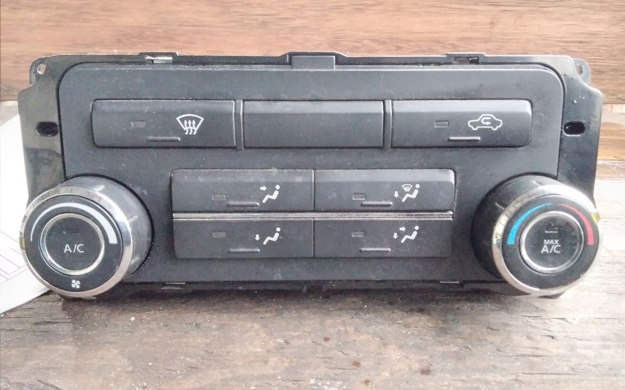 2015 Nissan FRONTIER Temp Control