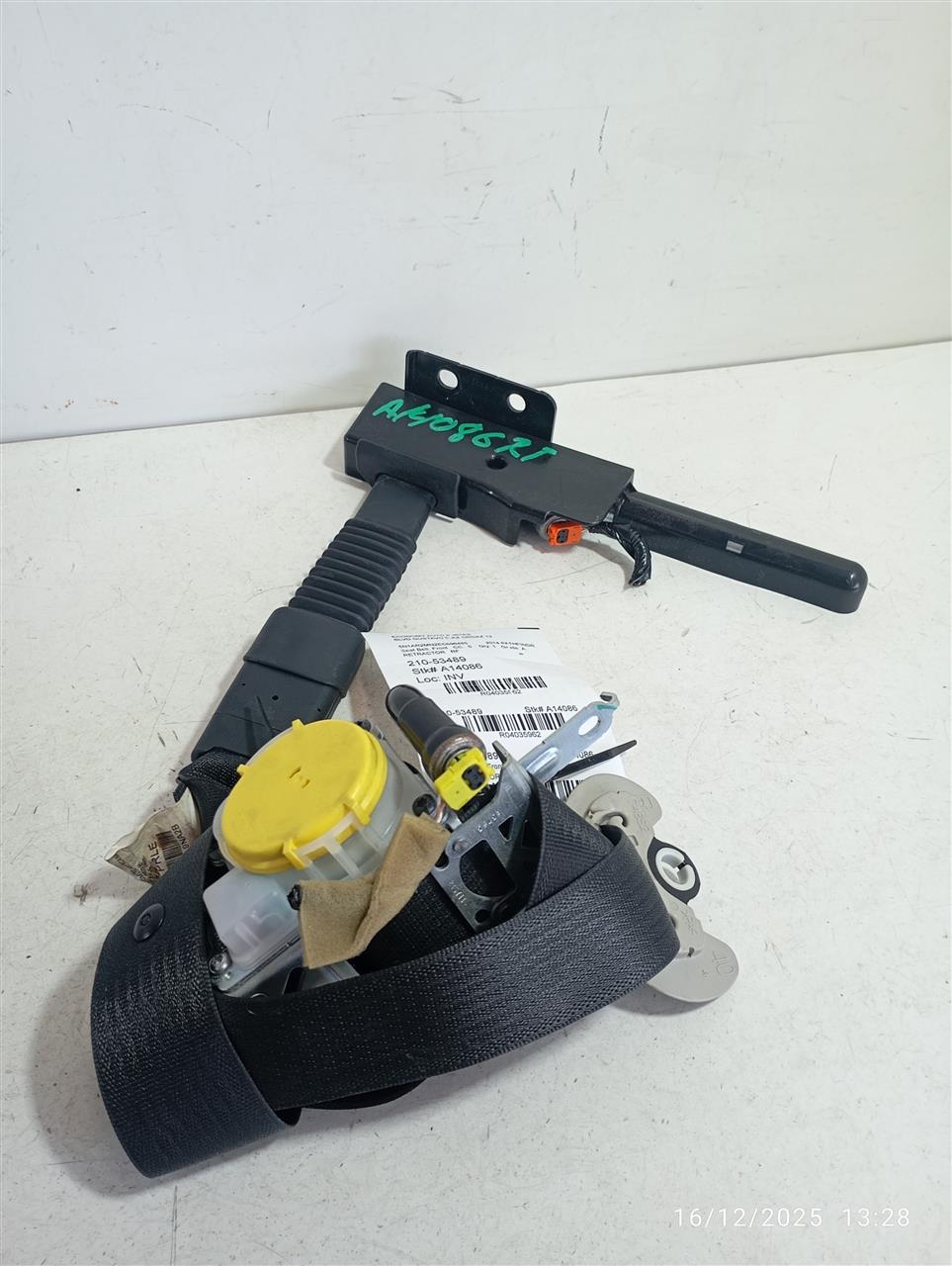 2014 Nissan PATHFINDER Seat Belt, Front