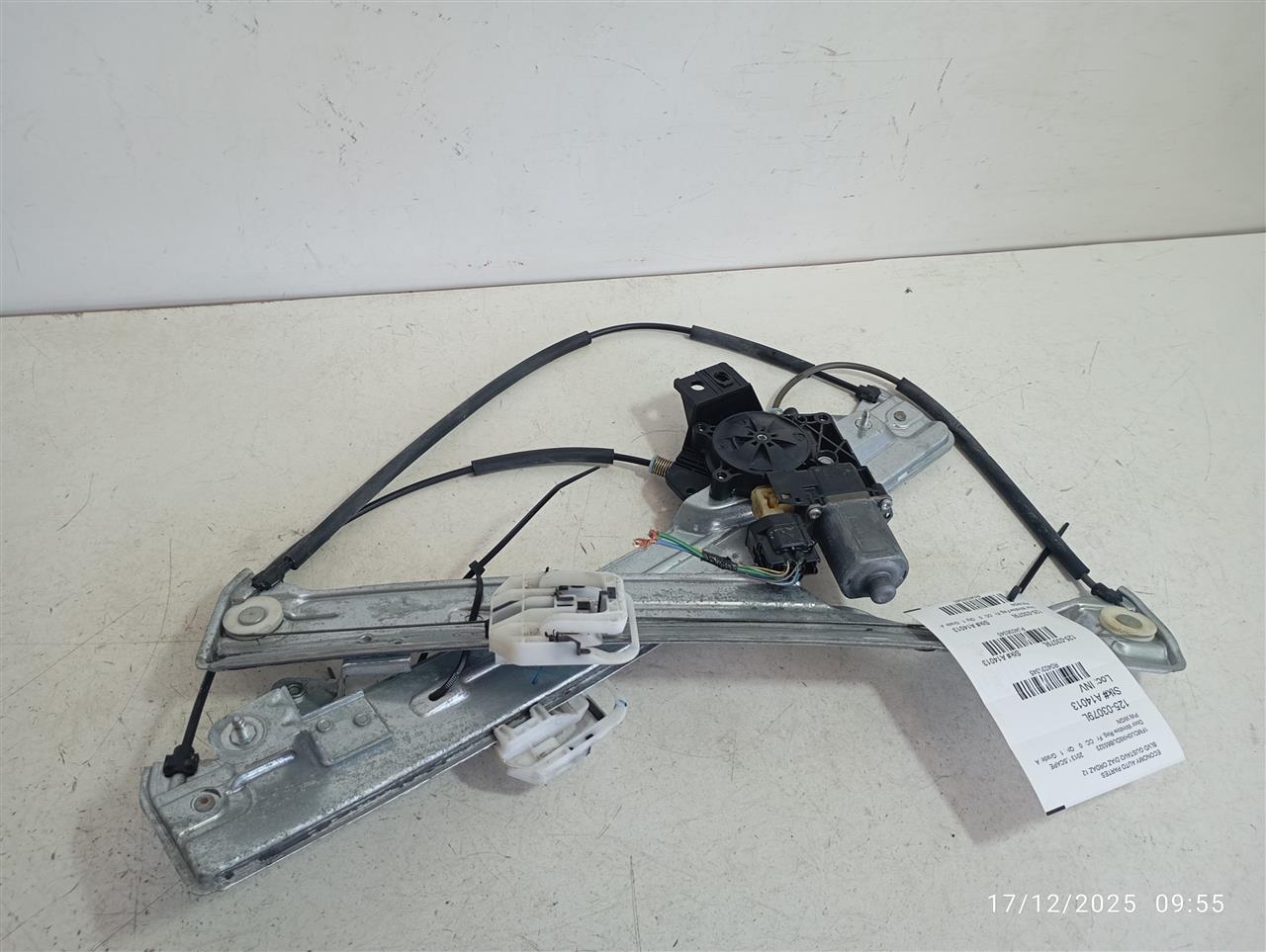 2013 Ford ESCAPE Door Window Reg, Fr