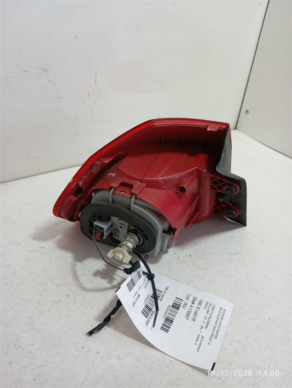 2014 Volkswagen PASSAT Tail Lamp