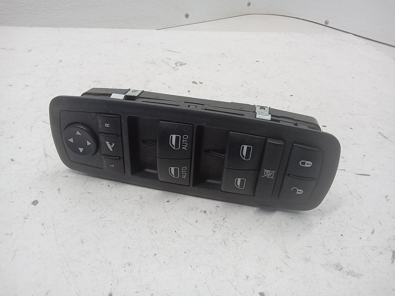 Used 2015 Jeep CHEROKEE automatic up and down (driver and passenger front) - Stock #H19400