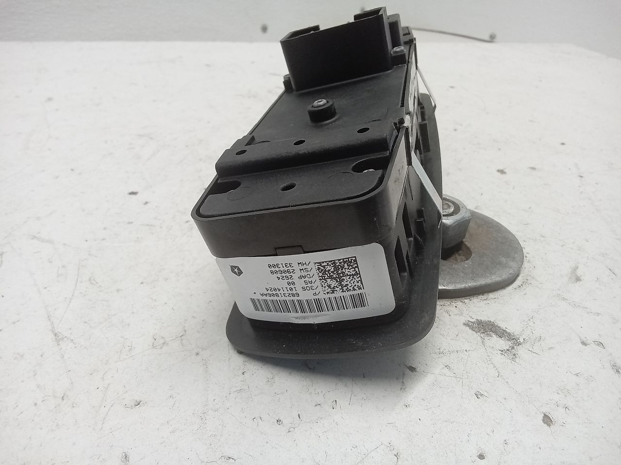Used 2015 Jeep CHEROKEE automatic up and down (driver and passenger front) - Stock #H19400