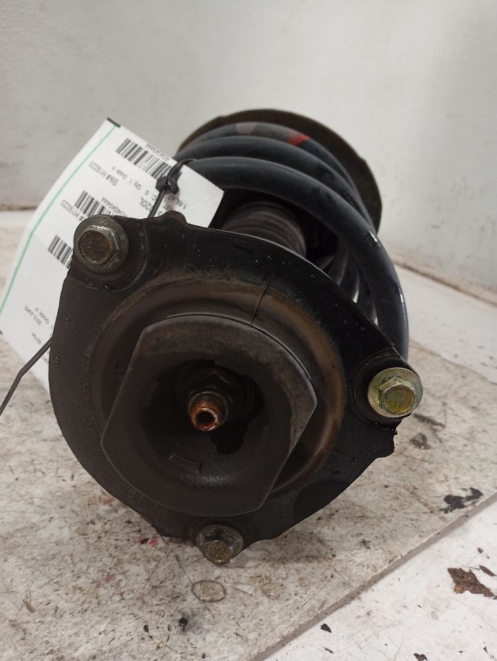 2013 Nissan JUKE Strut