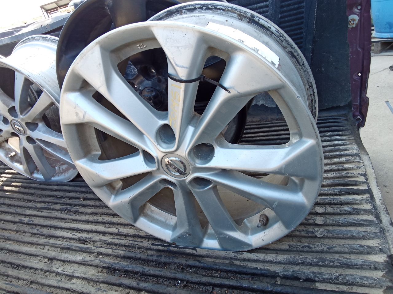 Part image 3