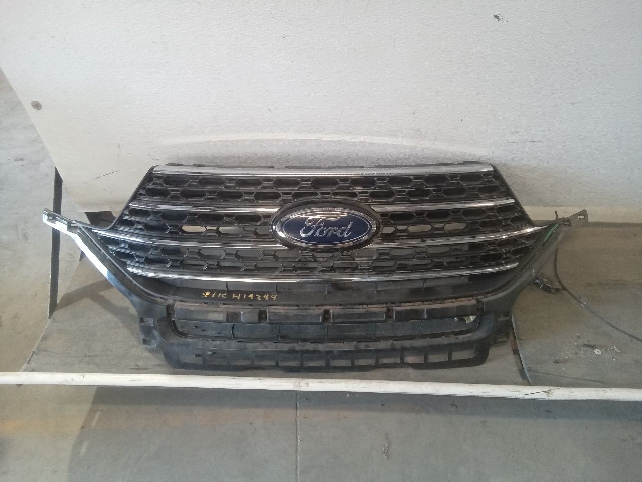 2020 Ford EXPLORER Grille