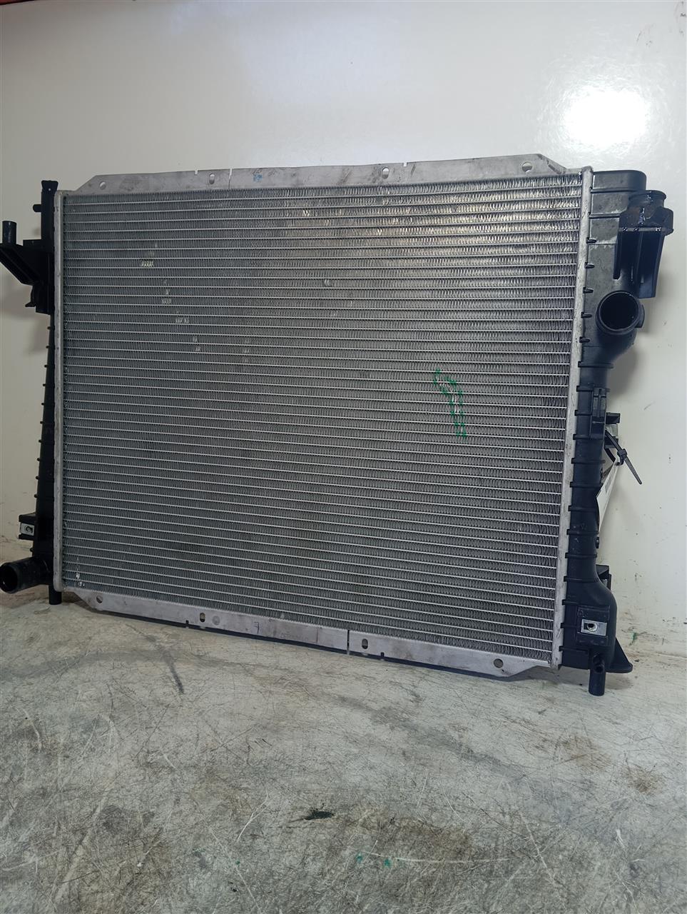 2007 Ford MUSTANG Radiators