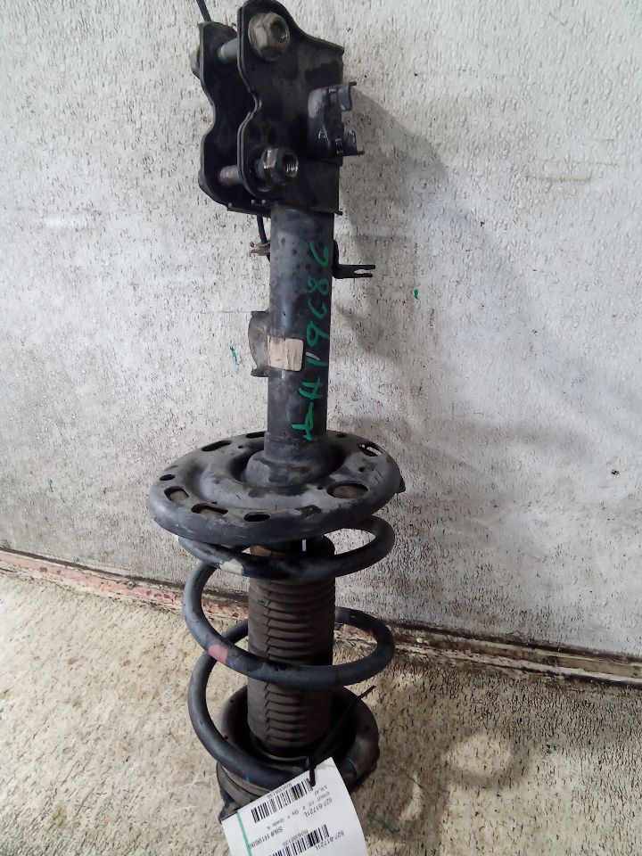 2019 Nissan PATHFINDER Strut