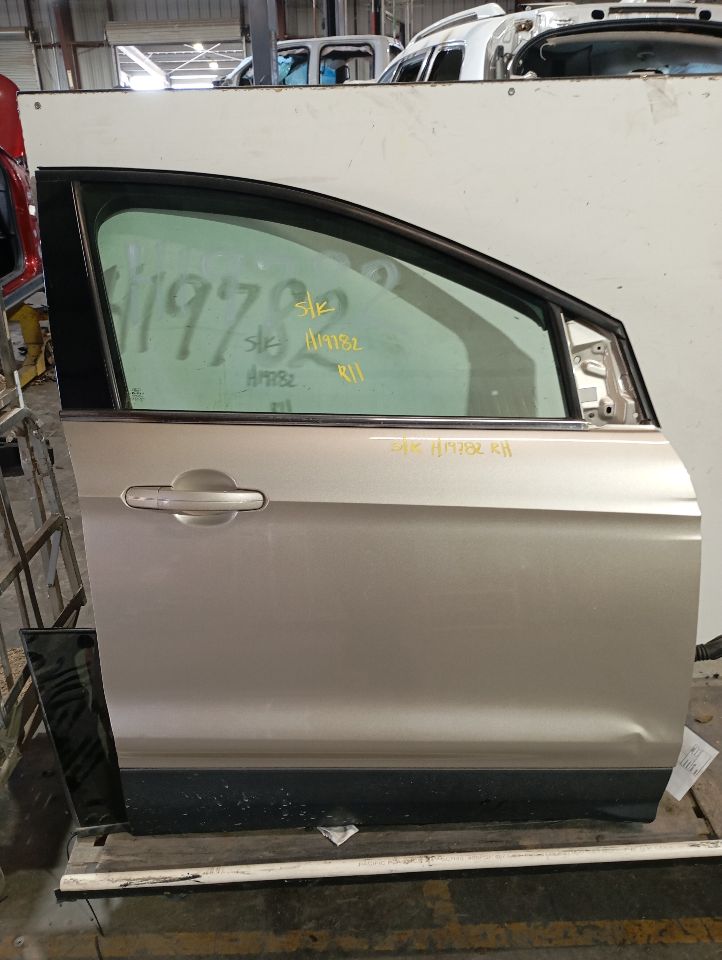 2018 Ford ESCAPE Door Assembly, Fr