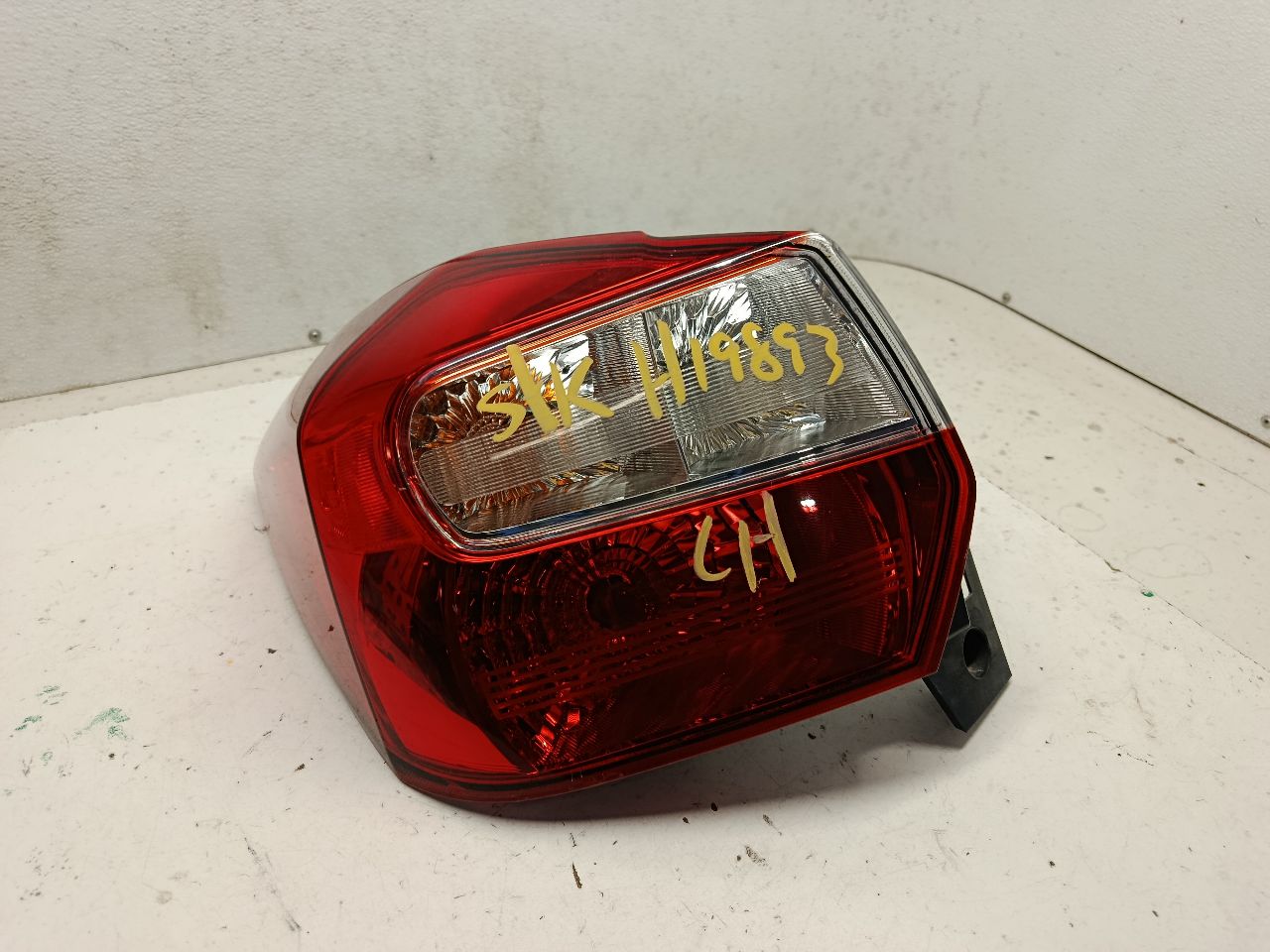 2017 Subaru XV CROSSTREK Tail Lamp