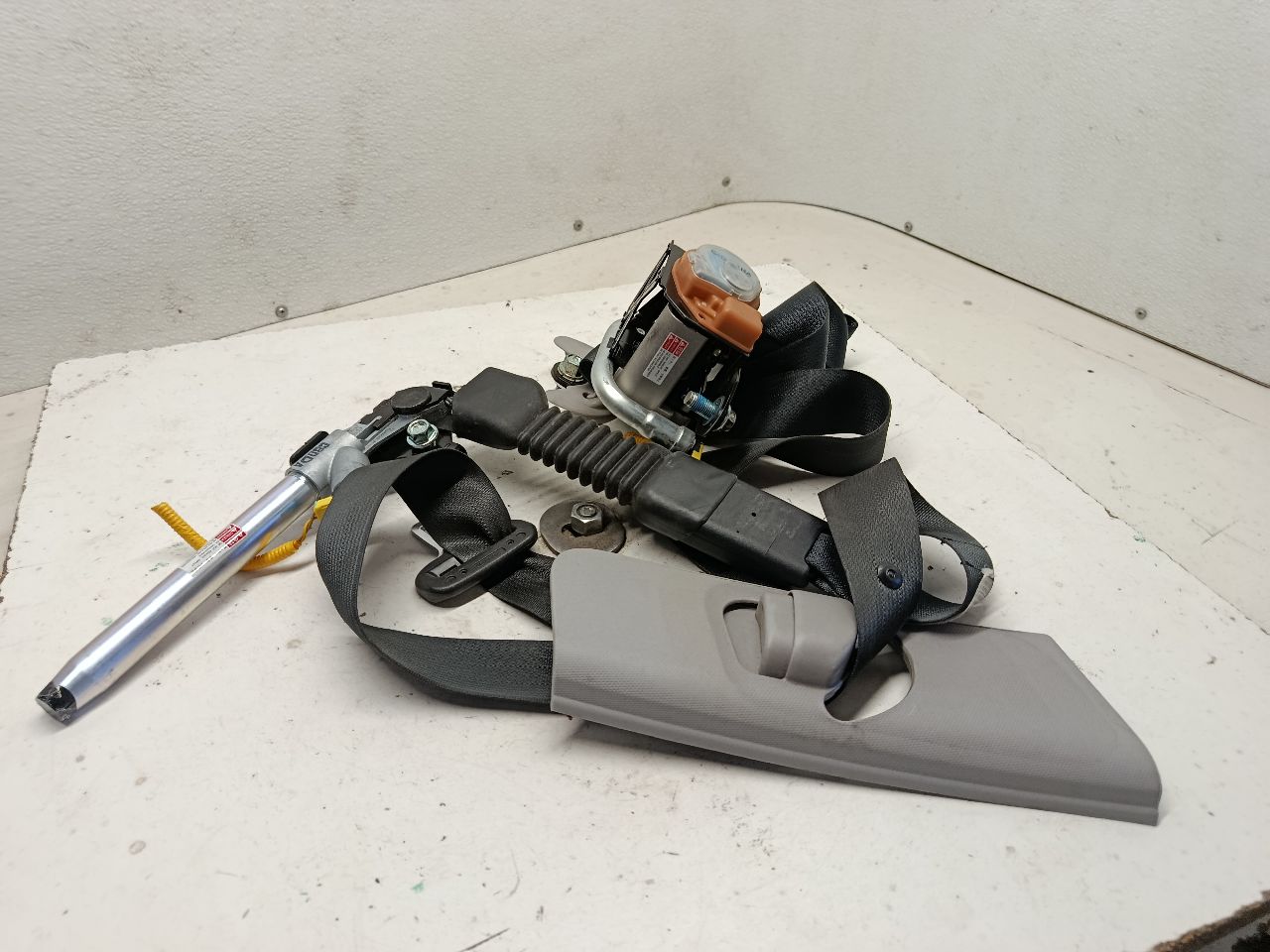 Used 2013 Hyundai ELANTRA retractor - Stock #H19906