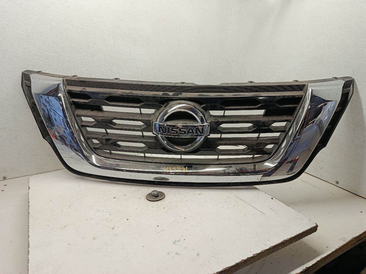 2017 Nissan PATHFINDER Grille