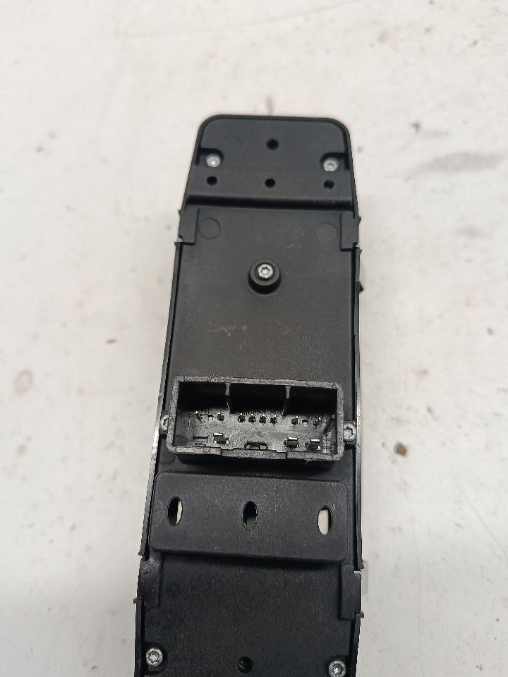Used 2015 Mercedes-Benz MERCEDES 200 Front Door Switch - Stock #H19974