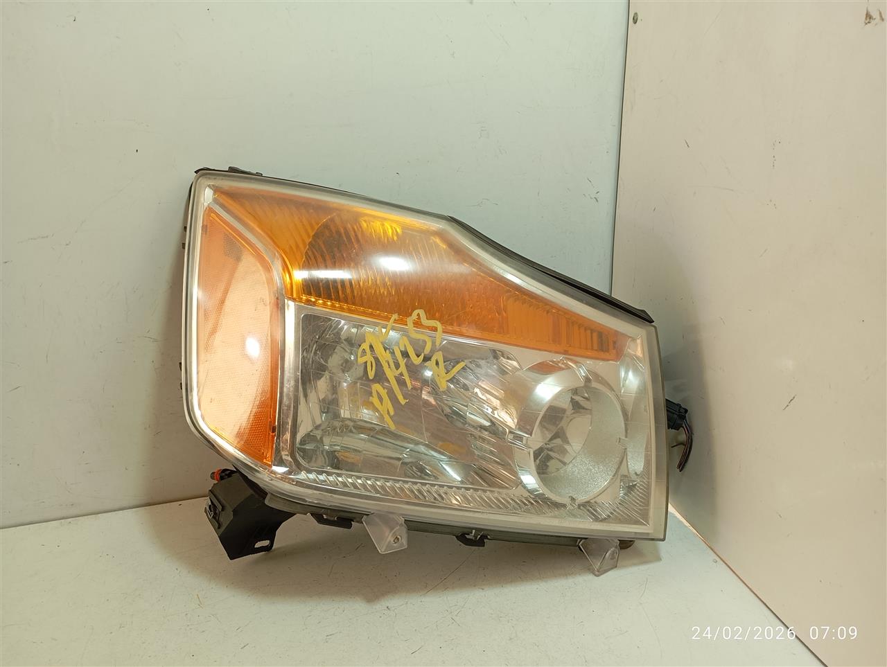 2005 Nissan ARMADA Headlamp Assembly