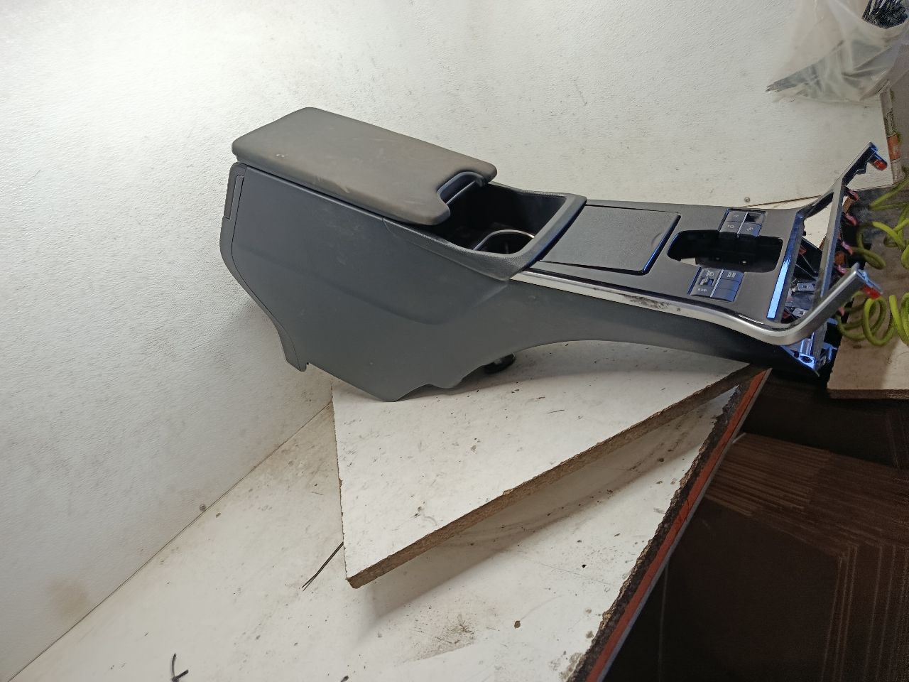 Part image 3