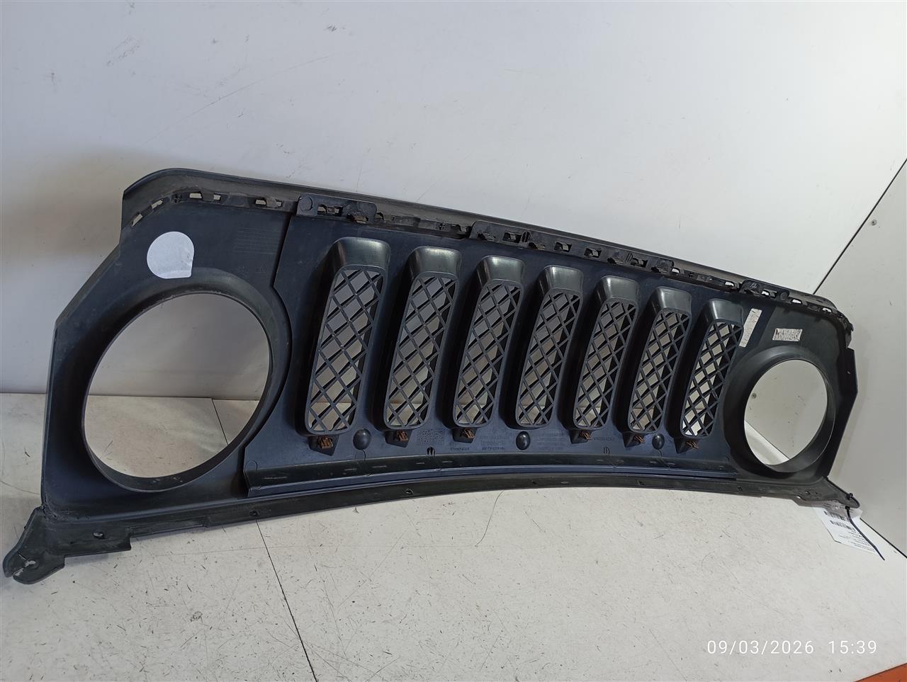 2015 Jeep PATRIOT Grille