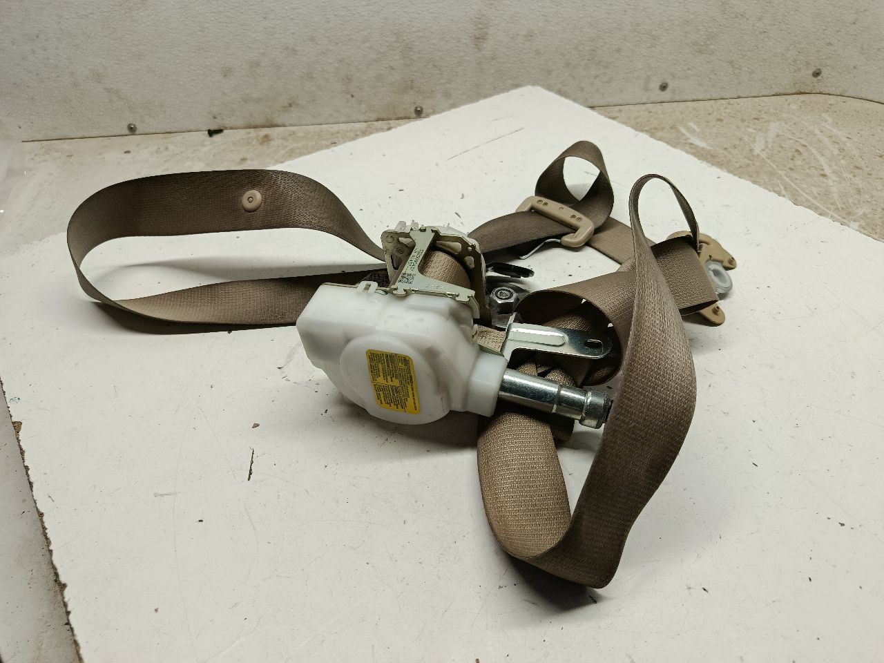 Used 2014 Toyota COROLLA retractor - Stock #H20110